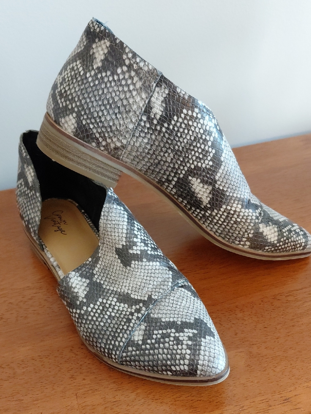Women’s Snake-Print Pointed Toe Slip-On Flats - Gray